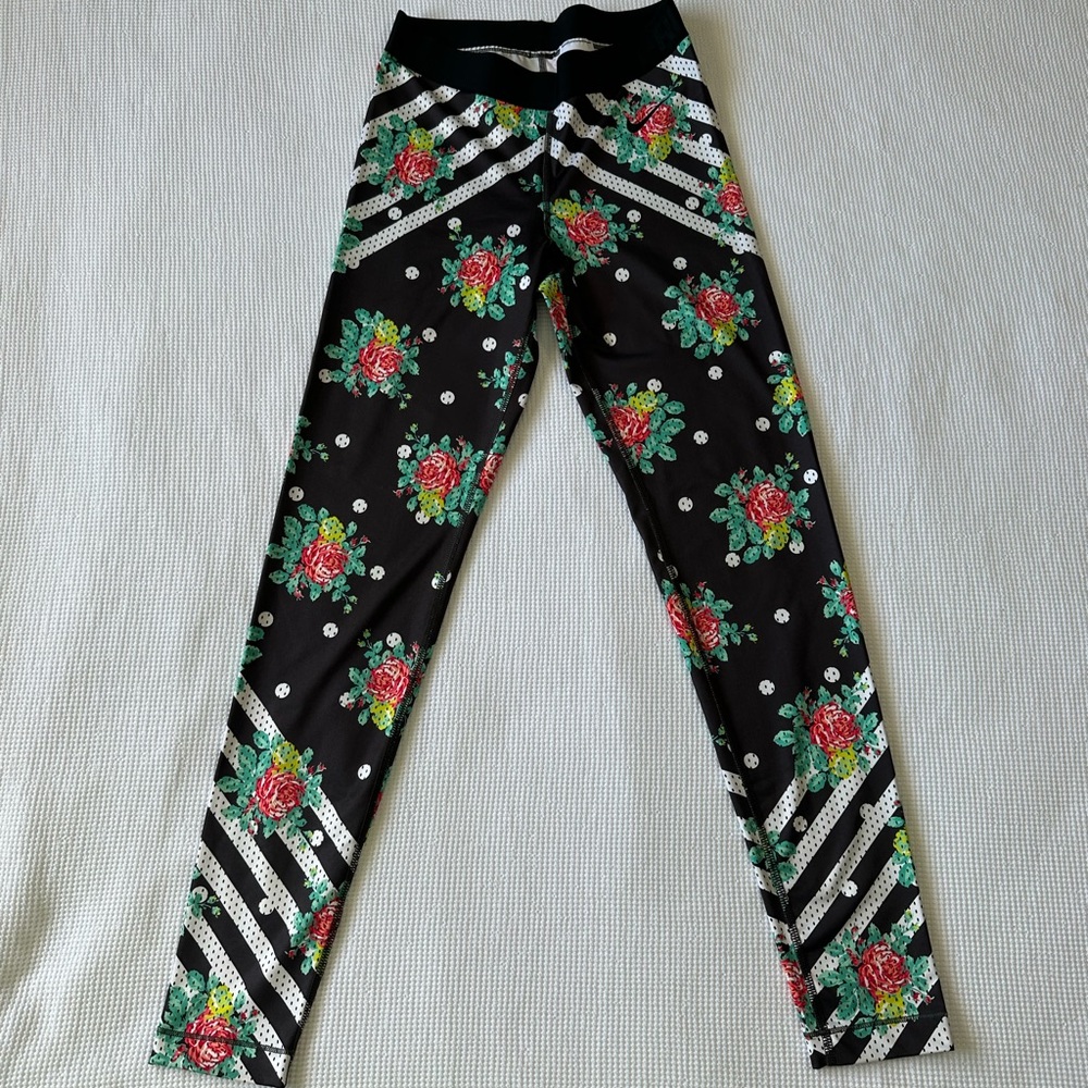 Nike Women’s Legging - size Medium